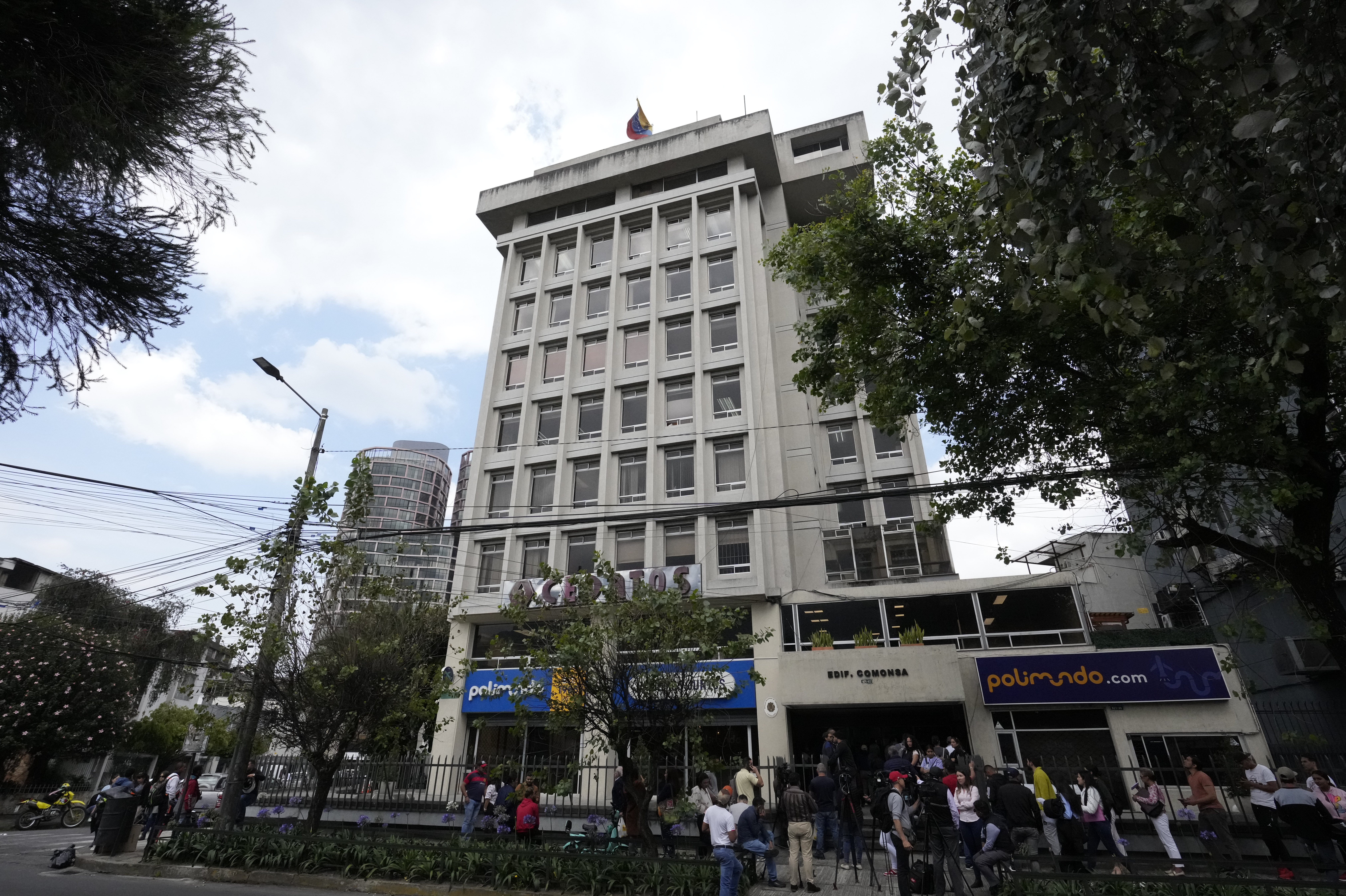 Venezuela orders the closure of its embassy in Ecuador