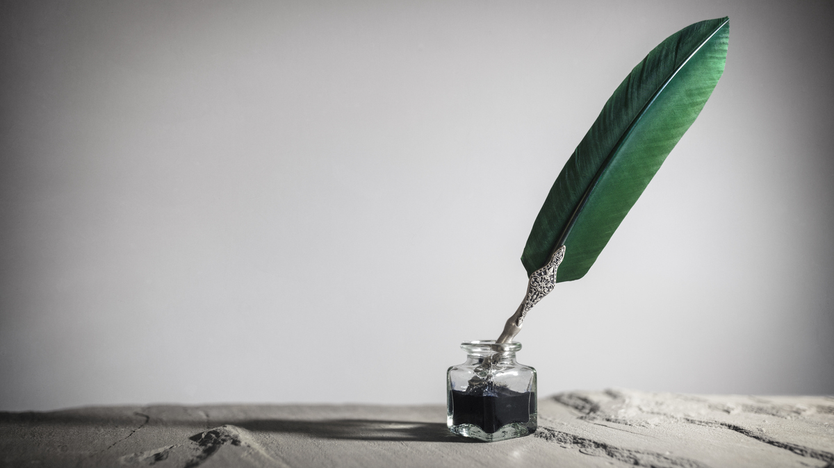 Conceptos básicos de pluma y tinta para literatura, prosa, escritores e historia.