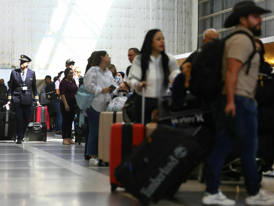 Airlines are ordered to give full refunds instead of vouchers and to stop hiding fees - Vimarsana News