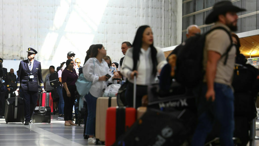DOT cracks down on airline junk fees with passenger protections : NPR - Vimarsana News