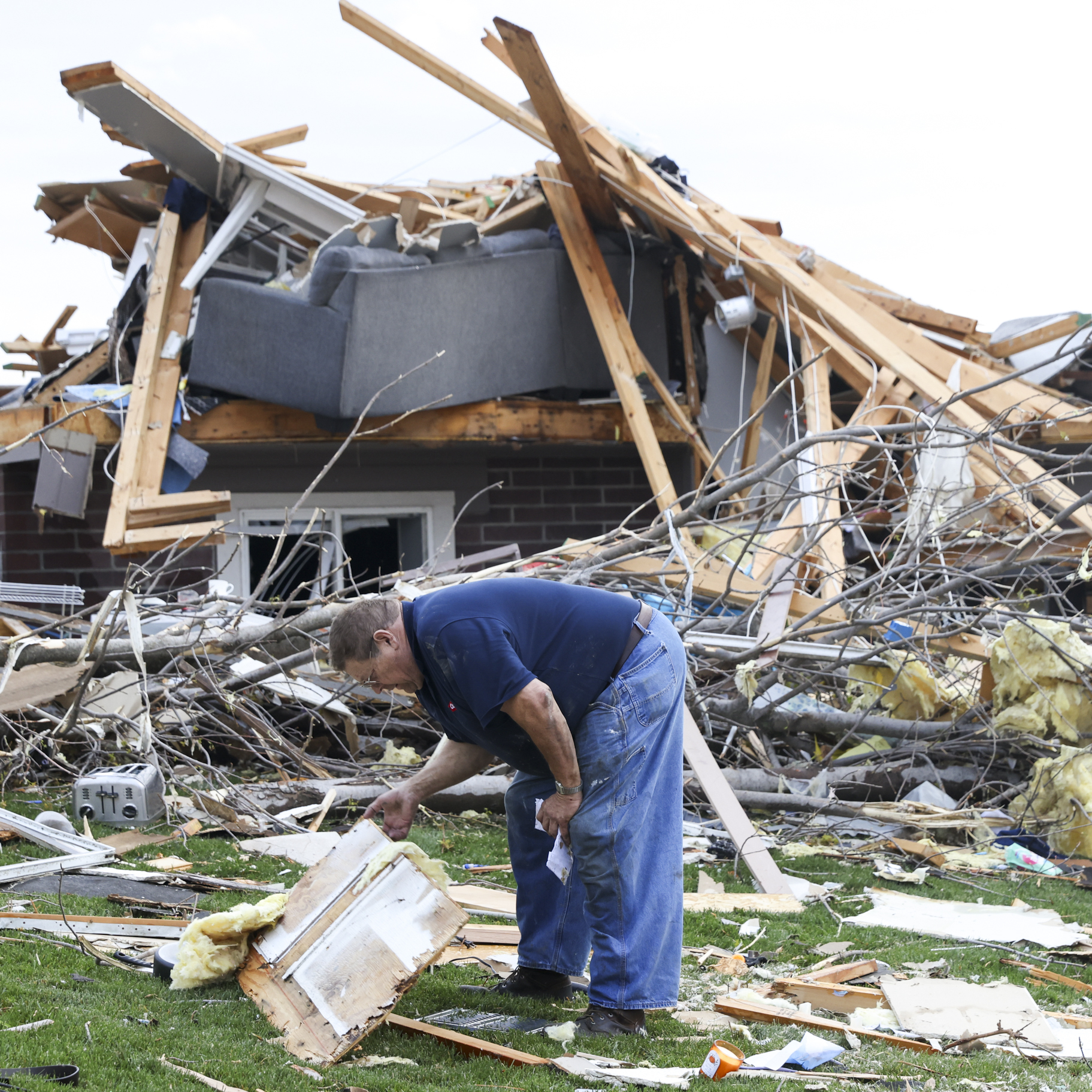 Tornadoes collapse buildings and level homes in Nebraska and Iowa - Vimarsana News
