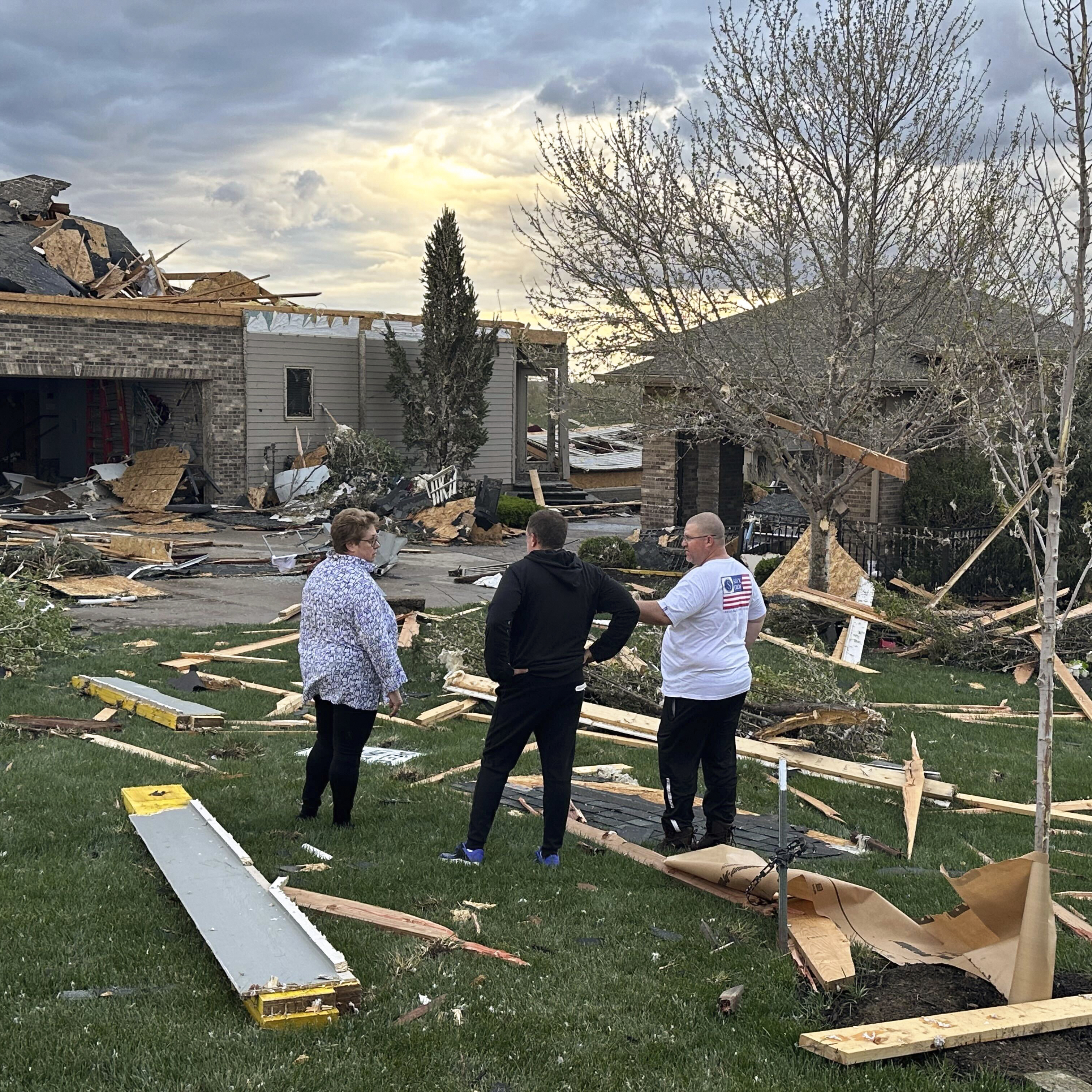 At least 4 people are dead after tornadoes slam Oklahoma, Iowa and Nebraska - Vimarsana News