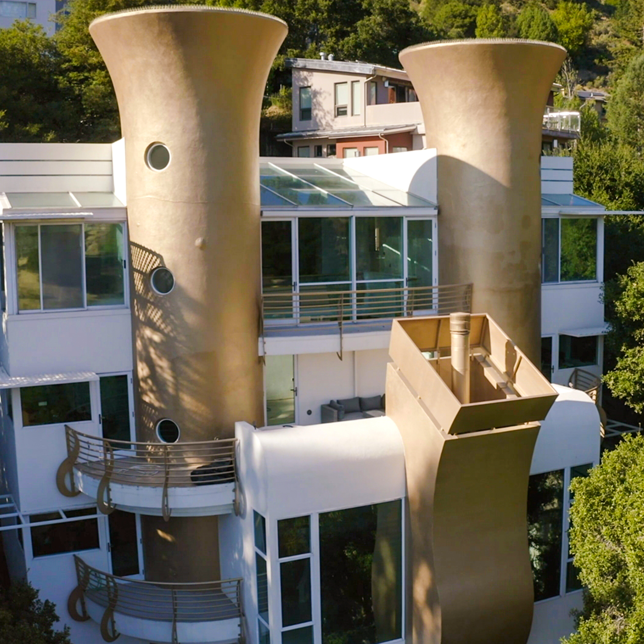'Zillow Gone Wild' brings wacky real estate listings to HGTV - Vimarsana News
