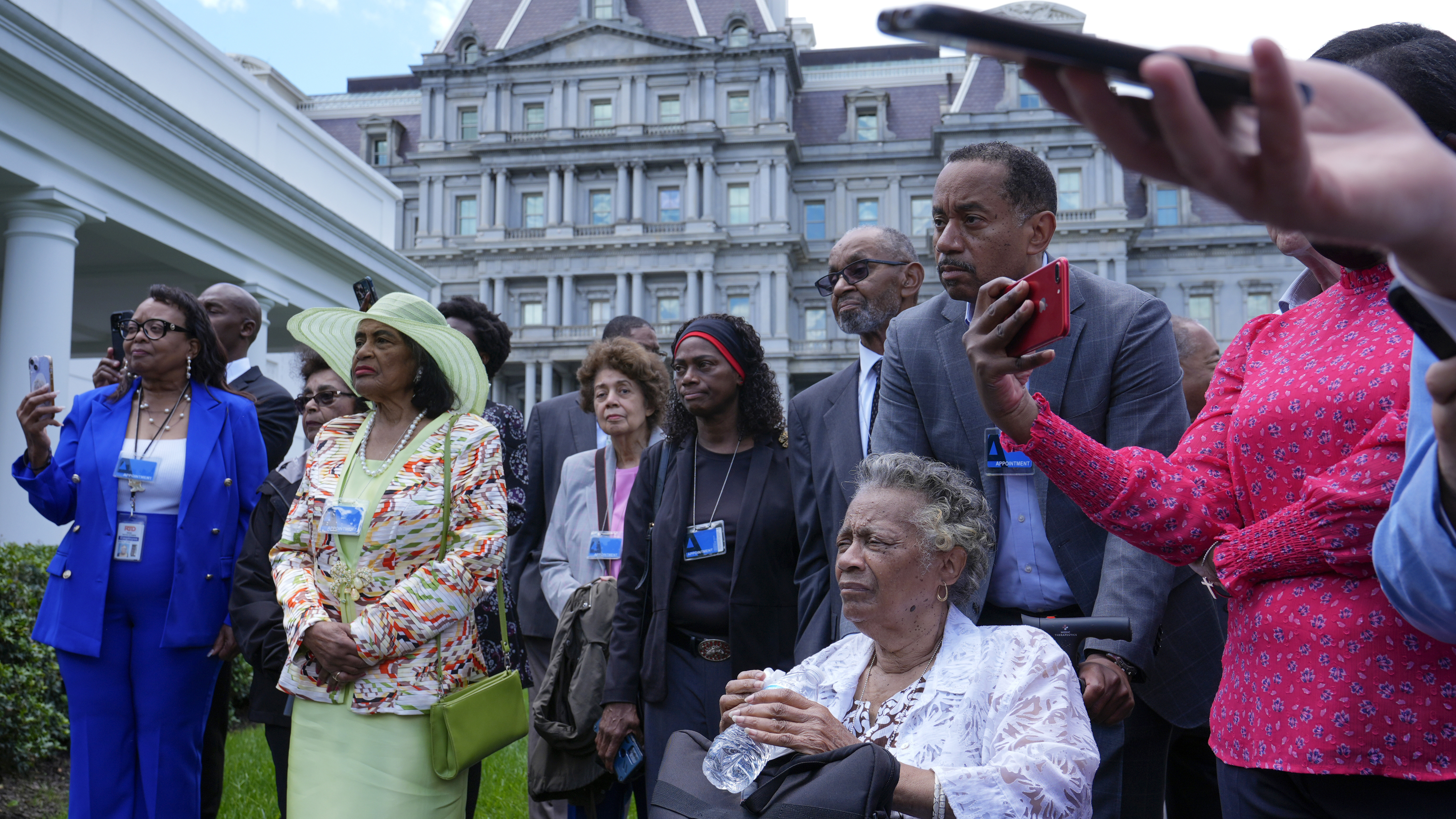  Family members of plaintiffs in the historic Brown v. Board of Education met with President Biden to mark the 70th anniversary of the Supreme Court decision. 