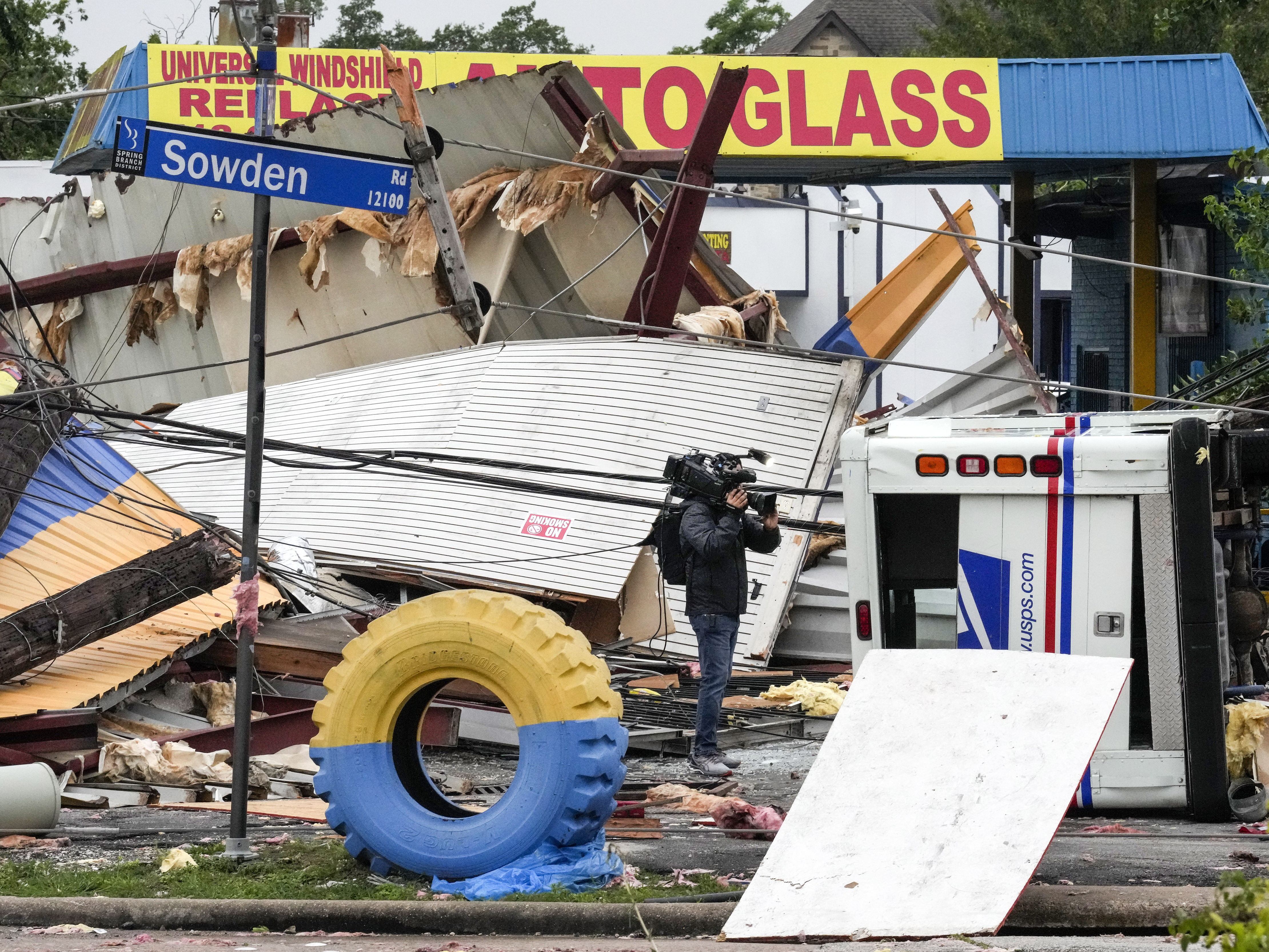 Widespread power outages from deadly Houston storm raise new risk: hot ...