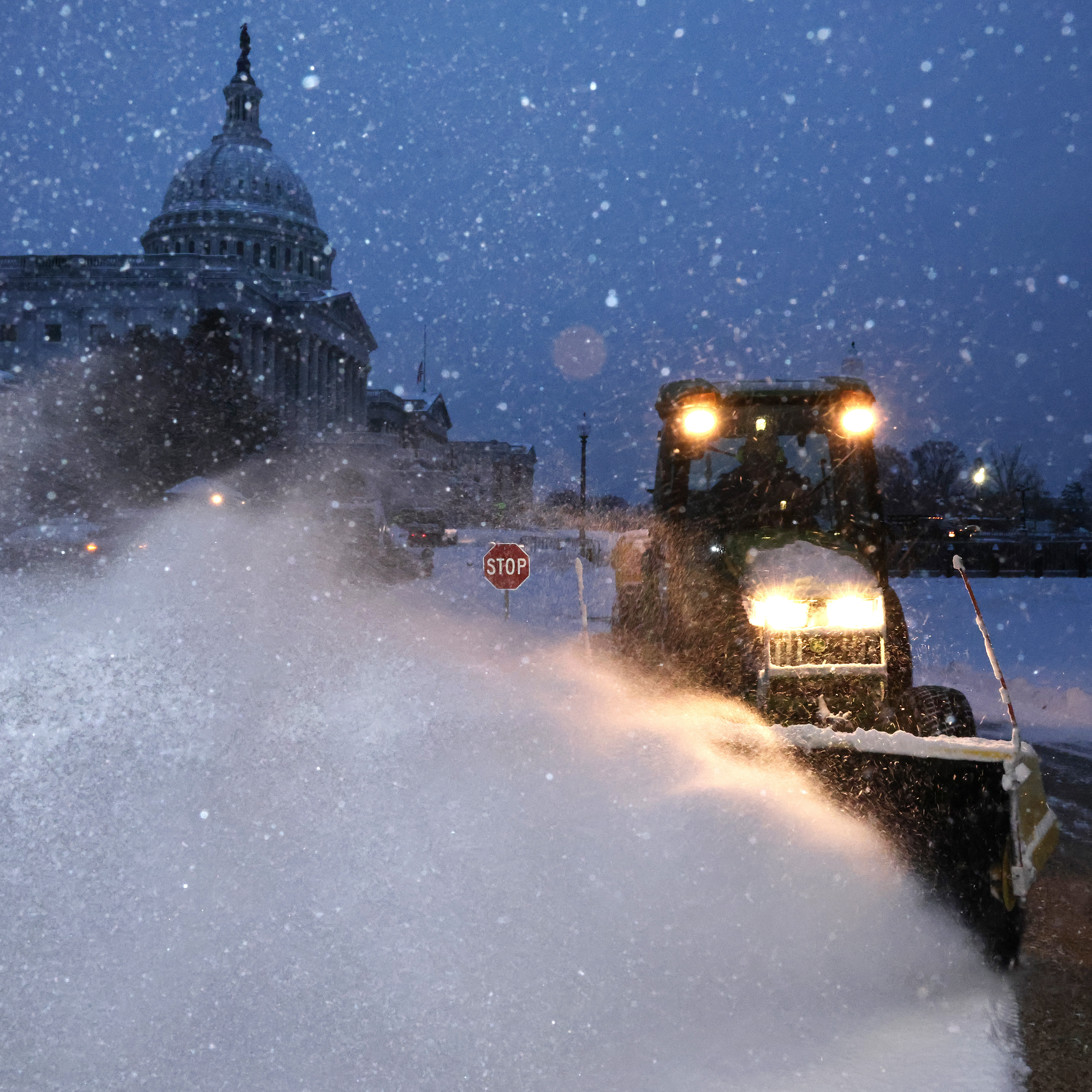 Wild weather spreads across the U.S.