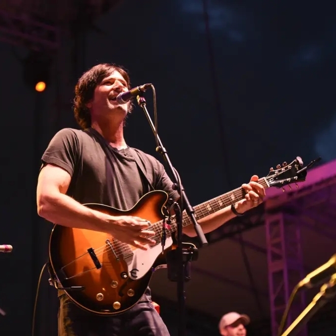 cover of episode Tune into a mini-concert with Pete Yorn