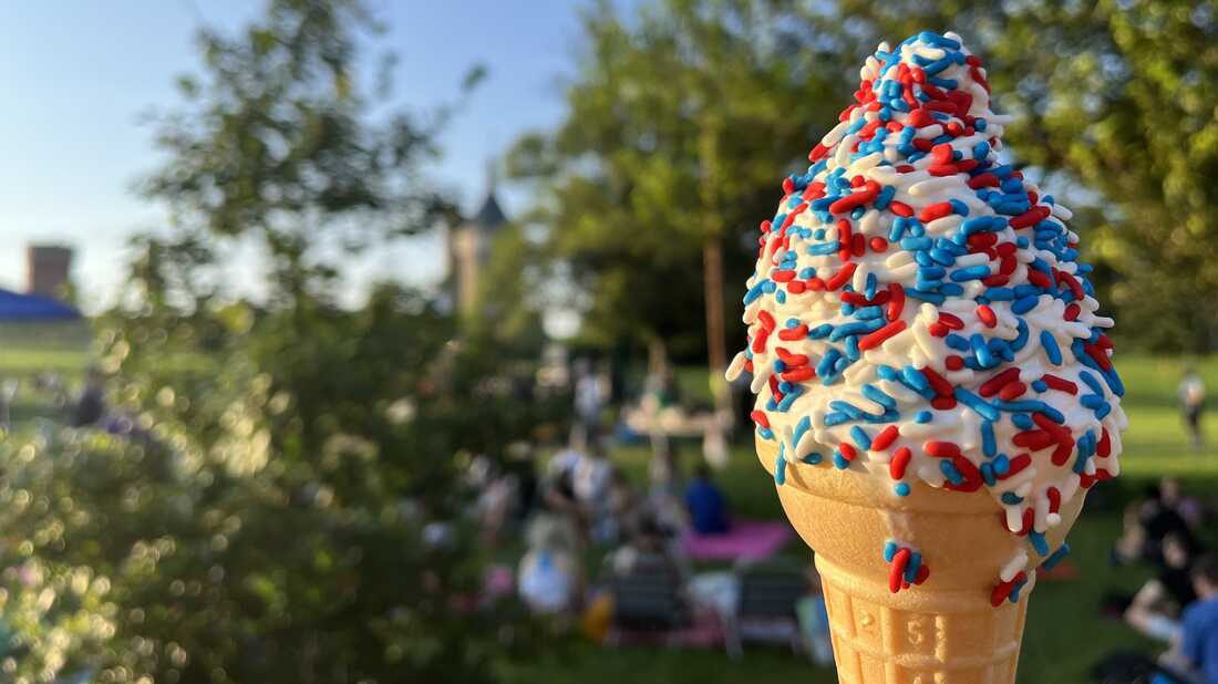 A sparkly sweet treat for a sparkly sweet mix.