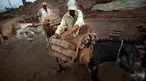 'Builders Of The Nation' Ply Ancient Craft In Pakistan