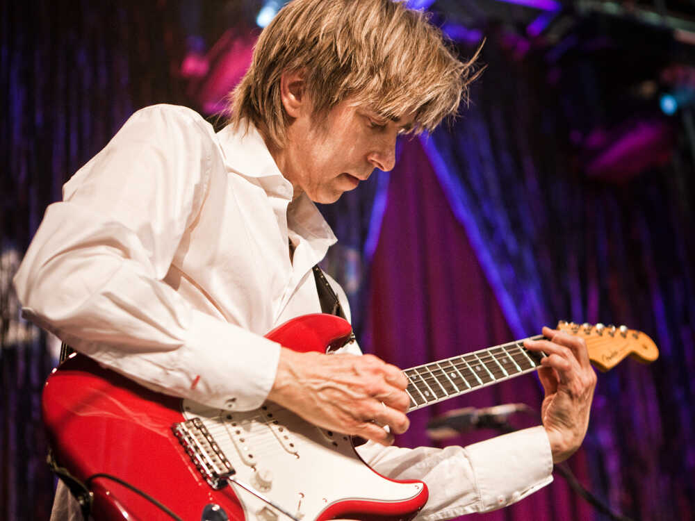 Eric Johnson brings elegant, virtuosic guitar playing Sept. 27