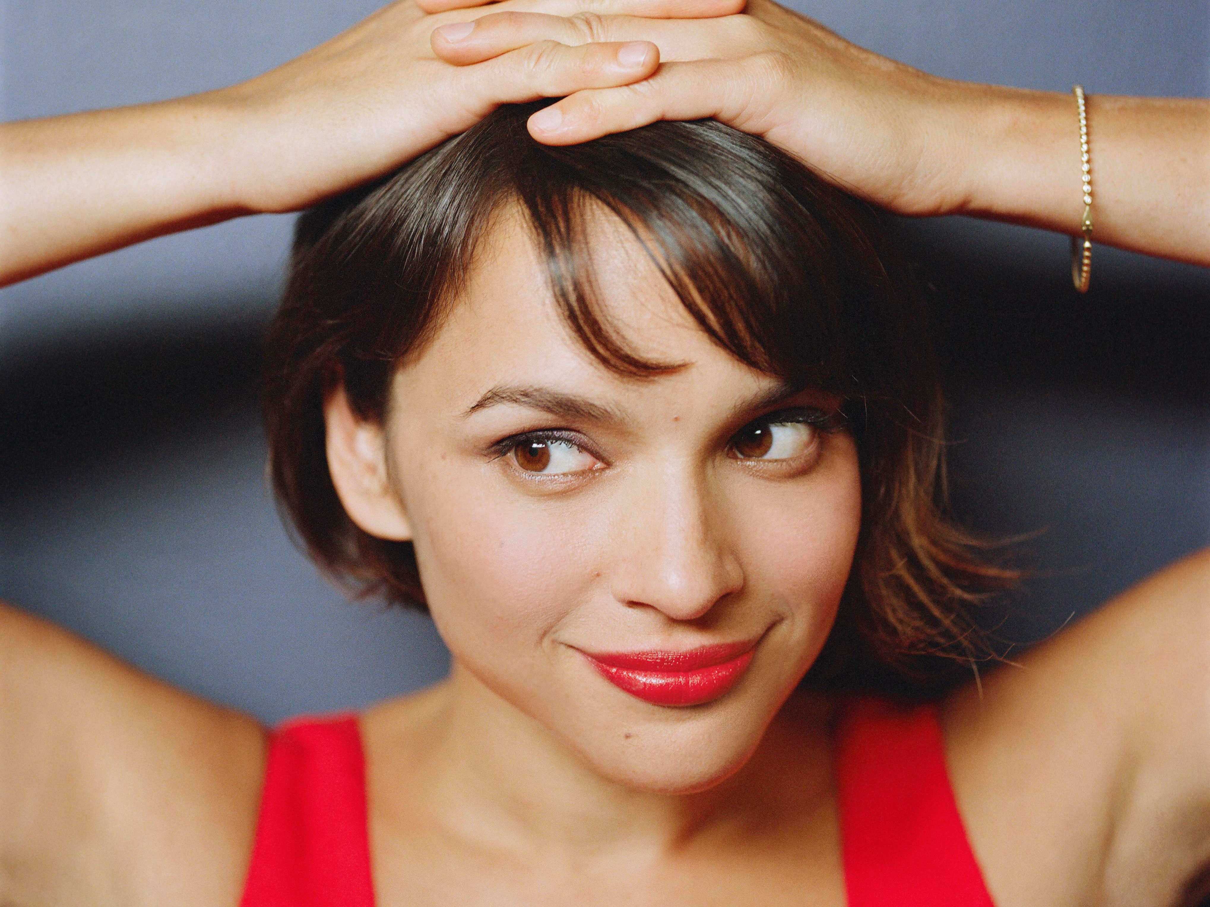 洋楽 Norah Jones / Featuring Norah Jones 810vPixXVlL._UF1000,1000_QL80_.jpg