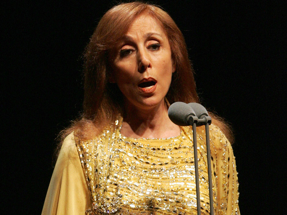 Fairuz performs in Dubai in 2006. (Getty Images)