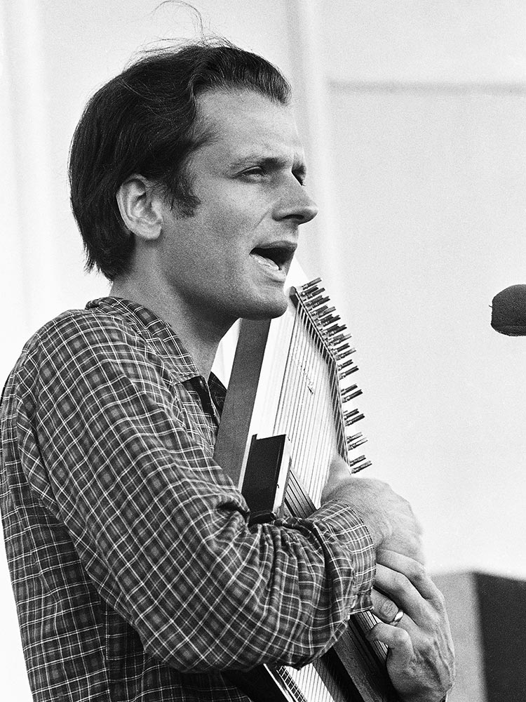 Folk Music's Mike Seeger Dead : NPR