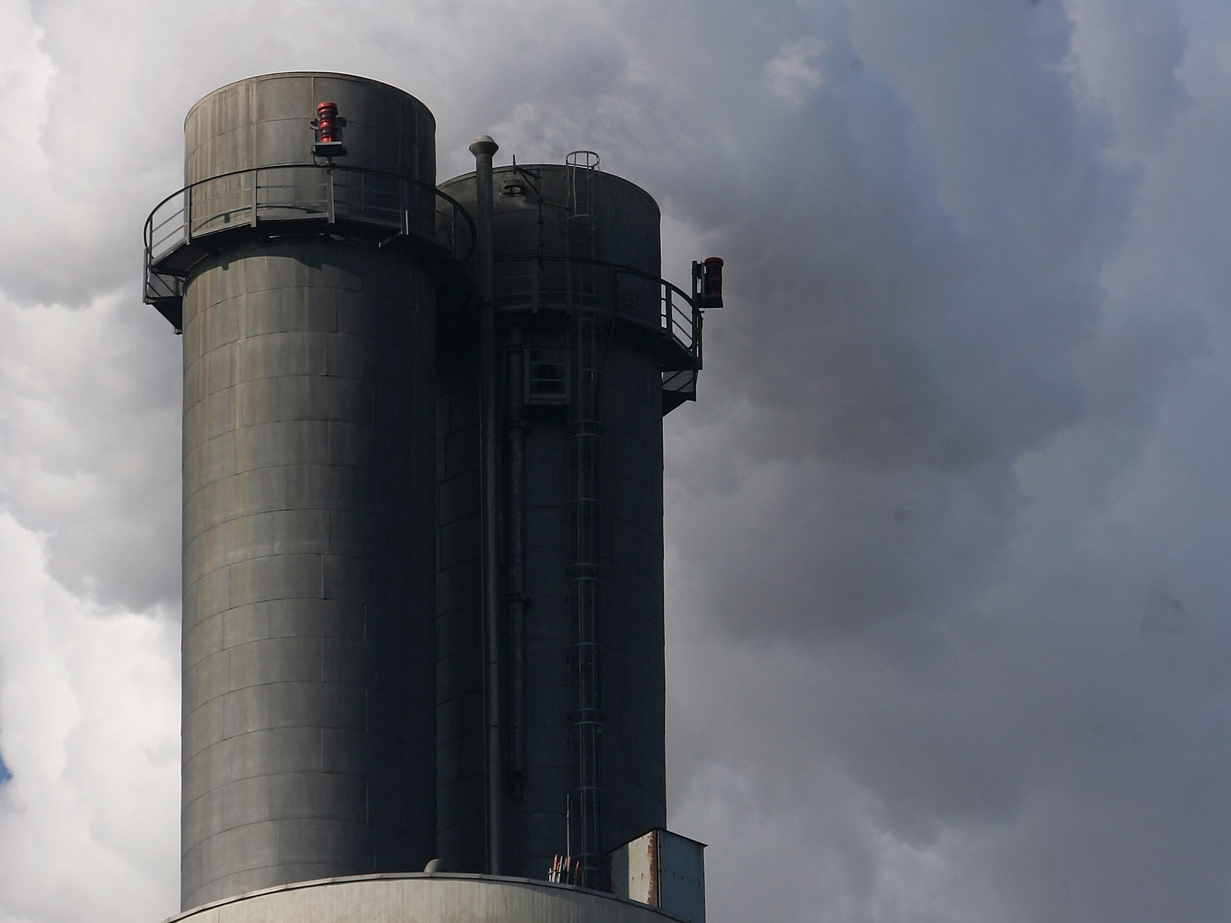 Exhaust plumes from the main chimneys of the black coal-fired power plant Heizkraftwerk Reuter West March 23, 2007 in Berlin, Germany. (Getty Images)