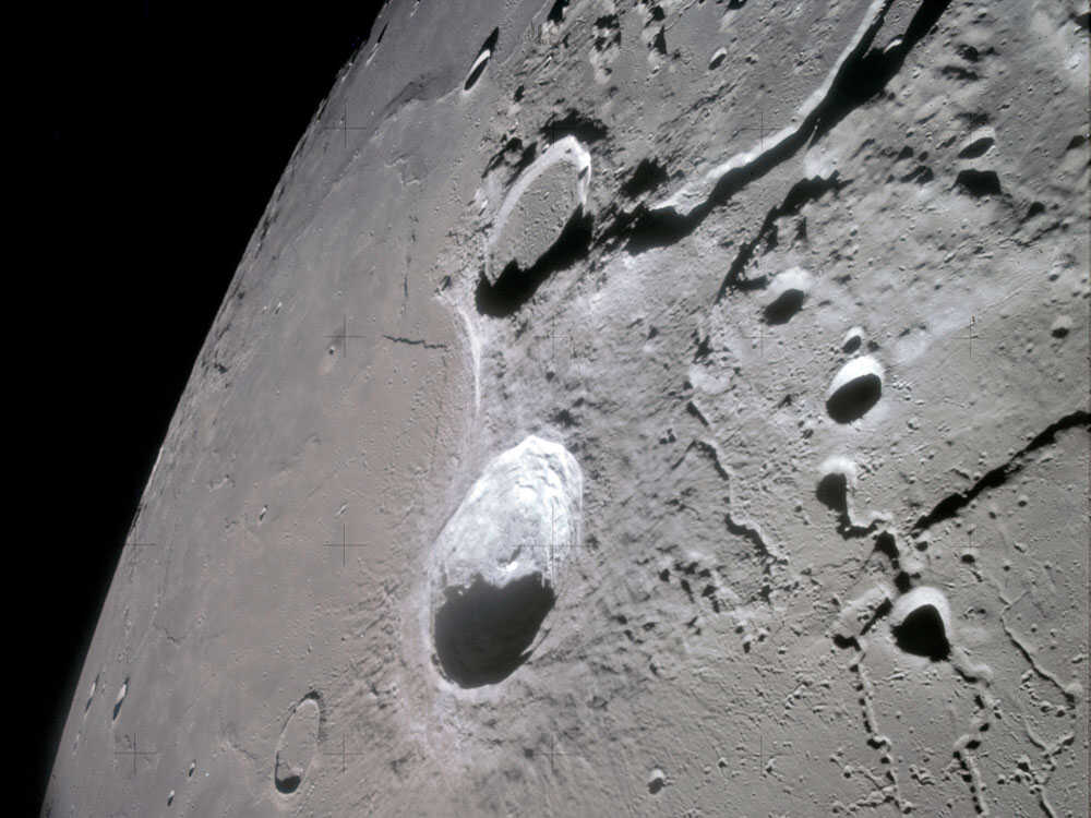 Dust clouds detected on moon from debris' impact