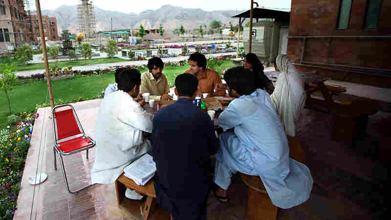 Peshawar's Youths Plan Their Future Amid Violence