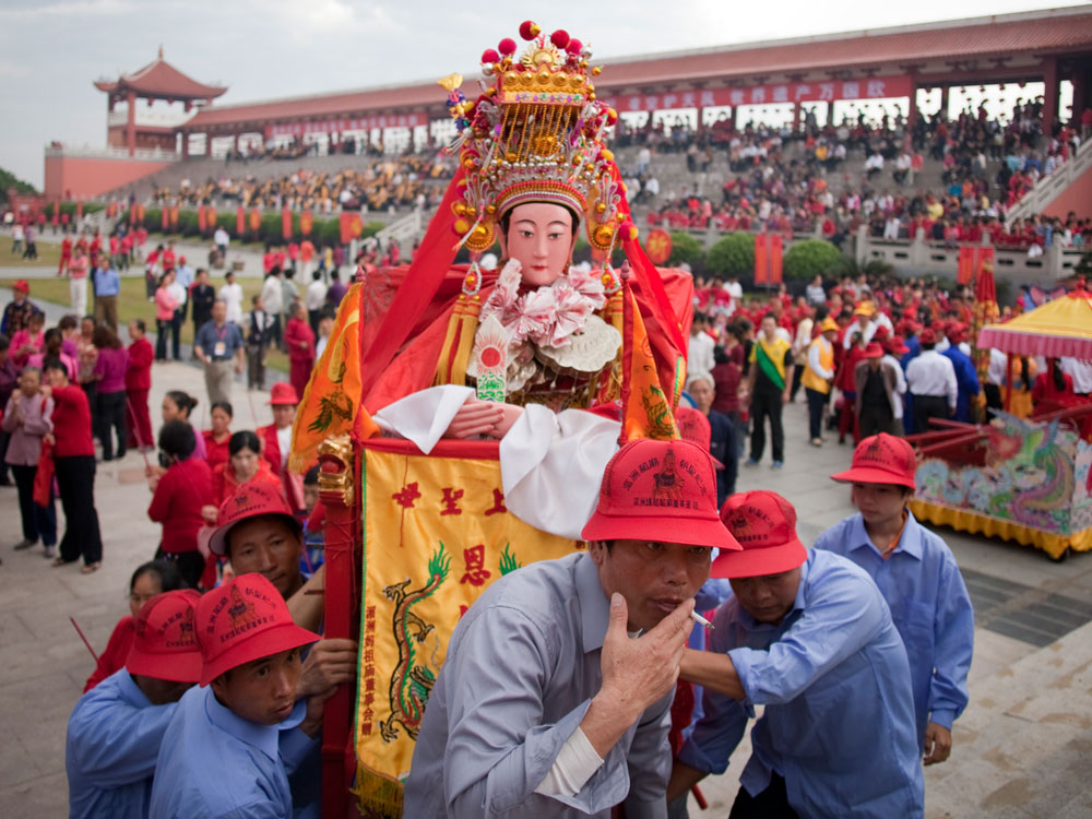 Worshippers of Mazu on Meizhou Island